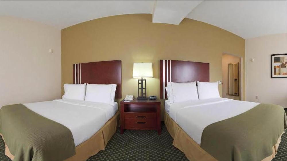 Holiday Inn Express & Suites Indianapolis - East By Ihg Екстериор снимка