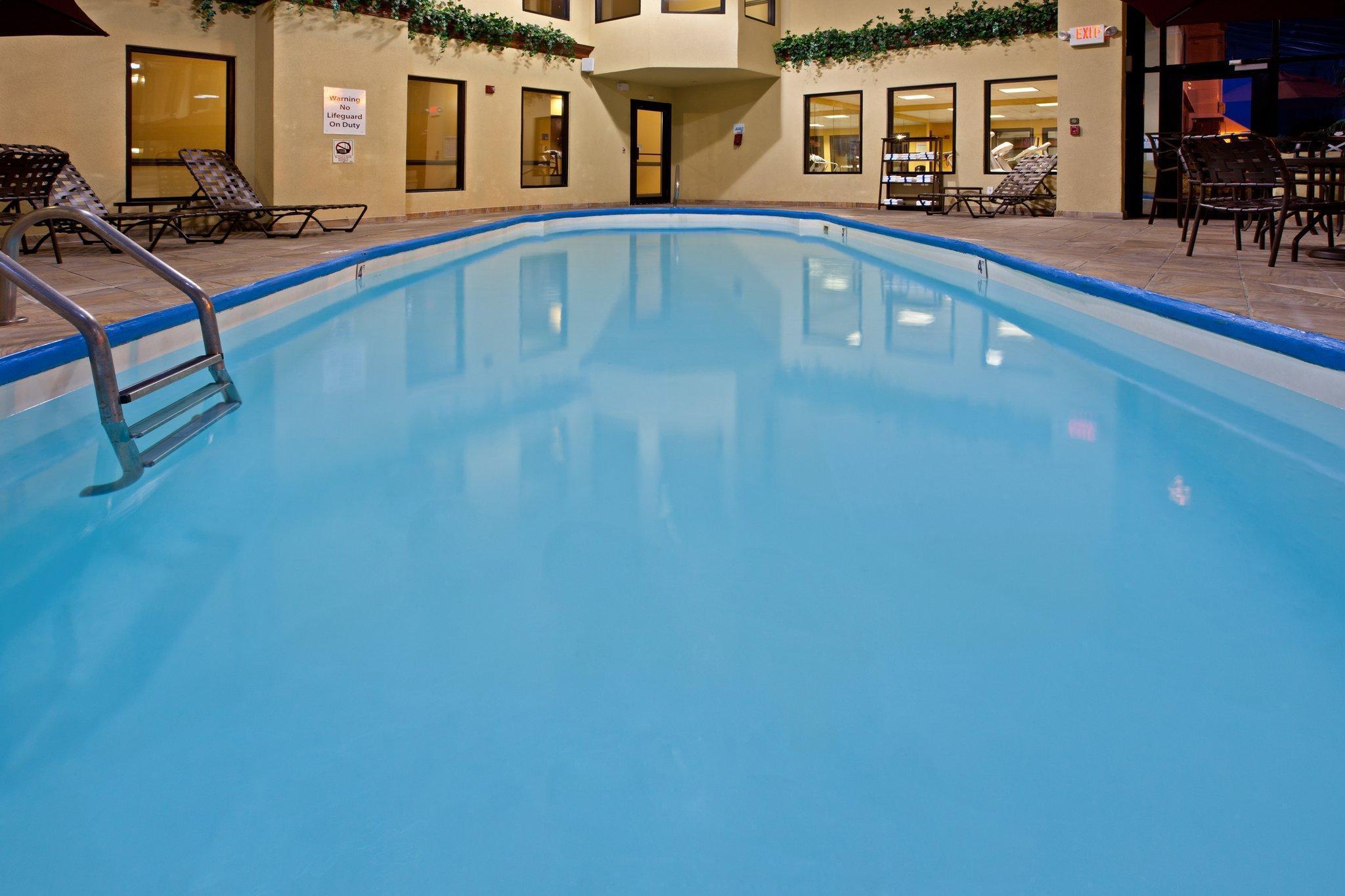 Holiday Inn Express & Suites Indianapolis - East By Ihg Екстериор снимка