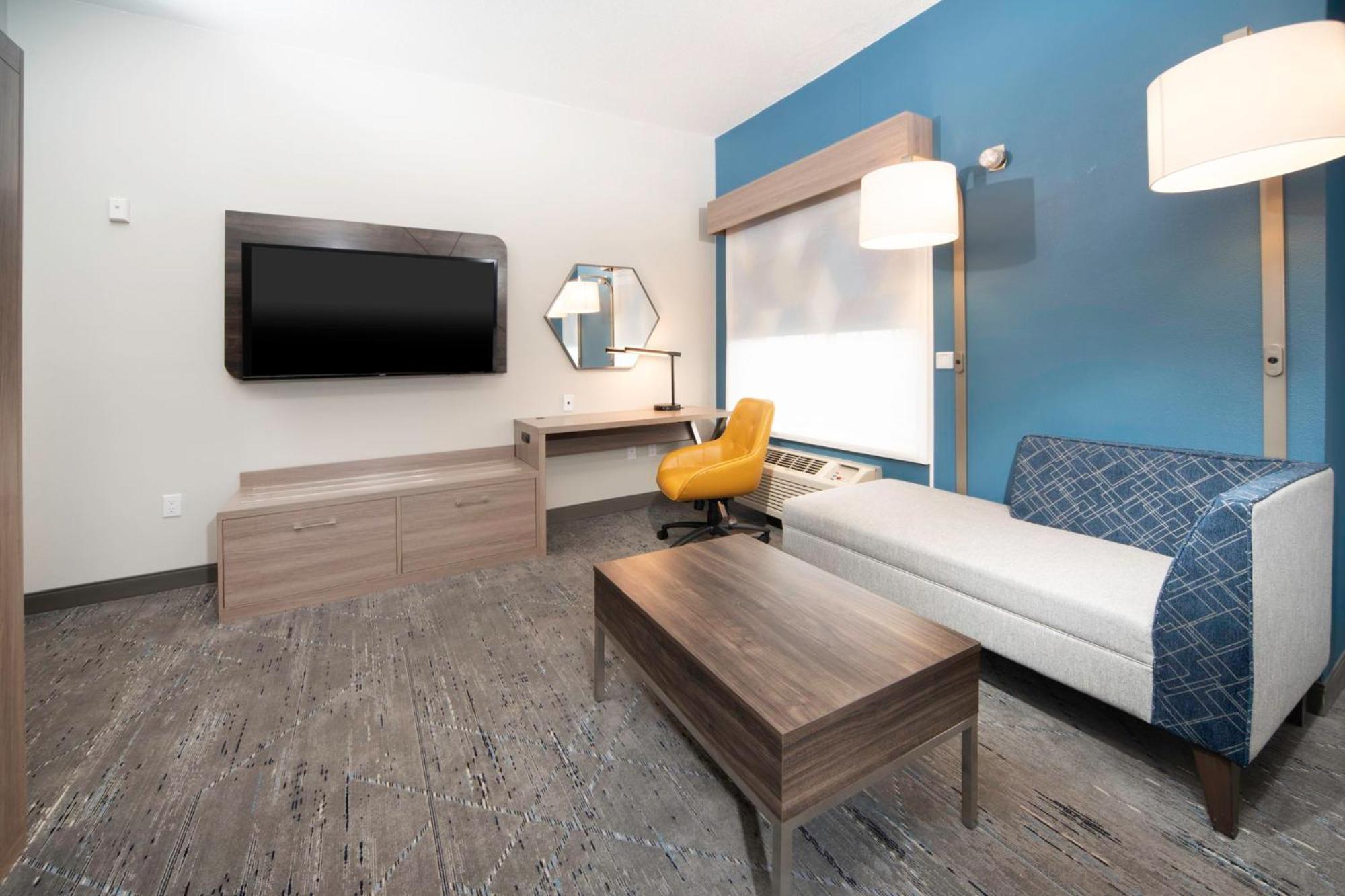 Holiday Inn Express & Suites Indianapolis - East By Ihg Екстериор снимка