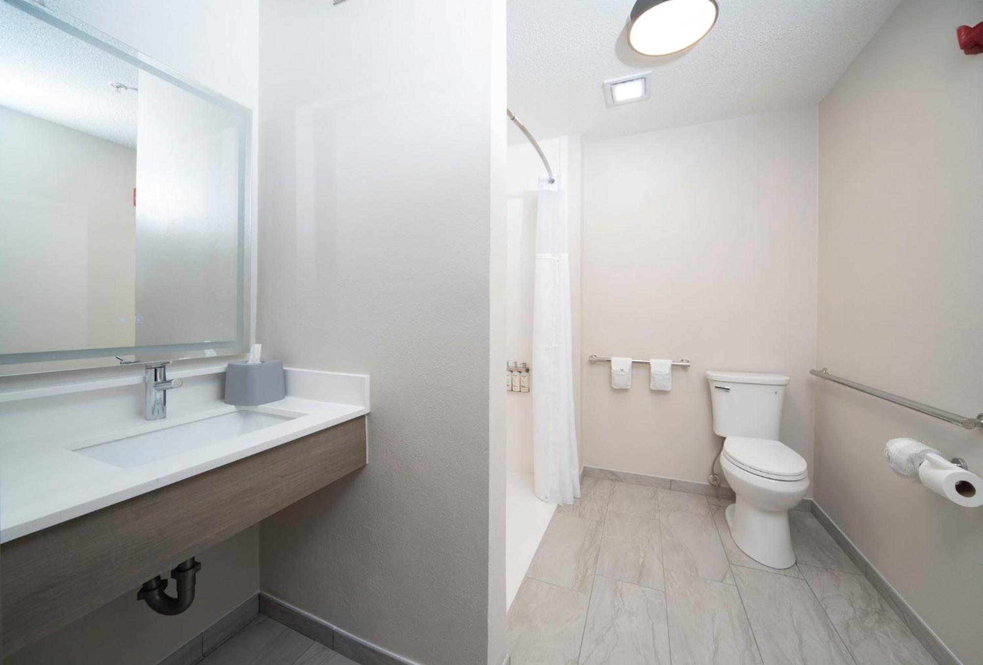 Holiday Inn Express & Suites Indianapolis - East By Ihg Екстериор снимка