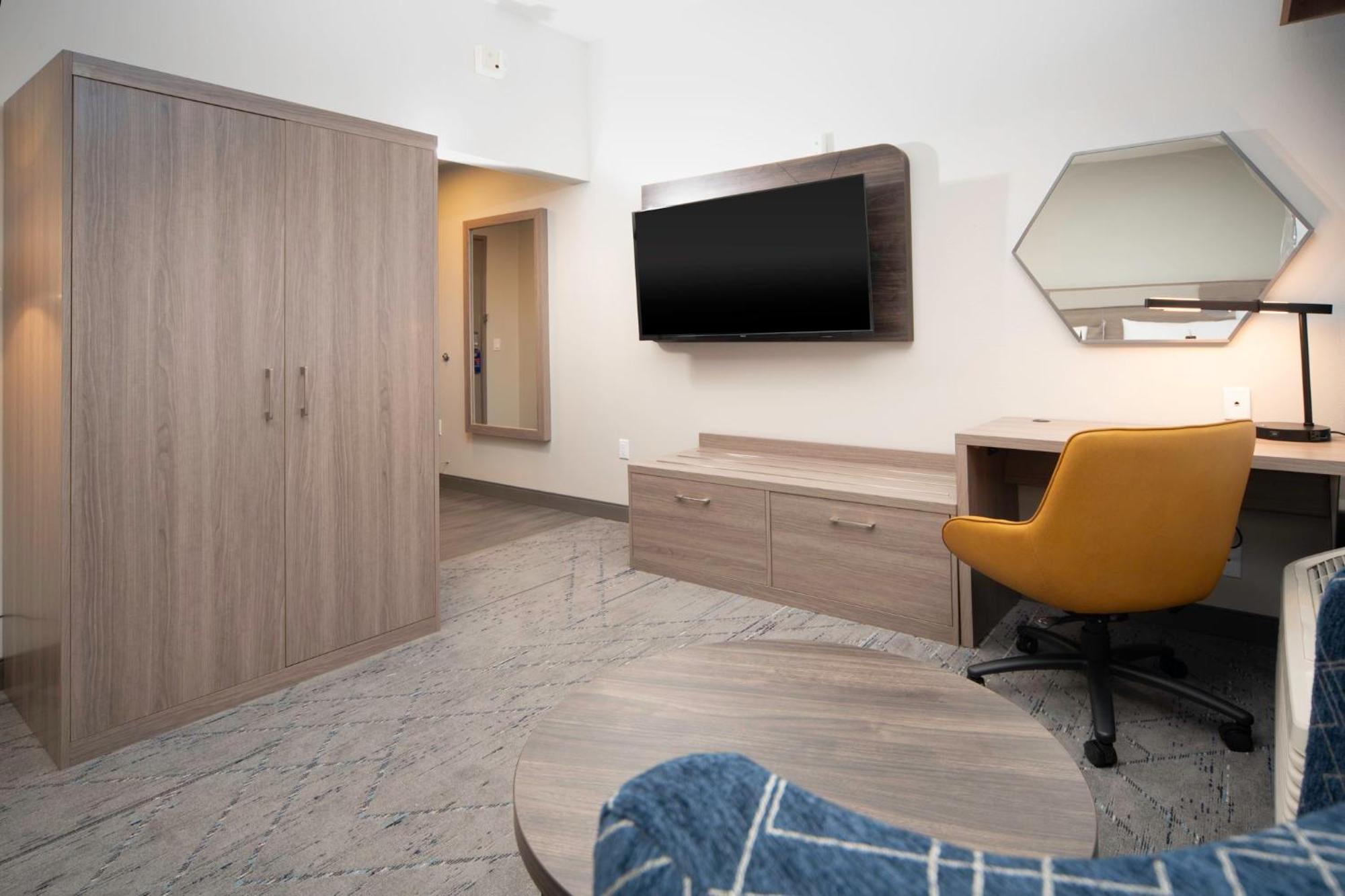 Holiday Inn Express & Suites Indianapolis - East By Ihg Екстериор снимка