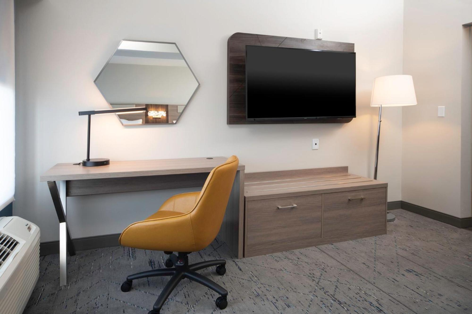 Holiday Inn Express & Suites Indianapolis - East By Ihg Екстериор снимка