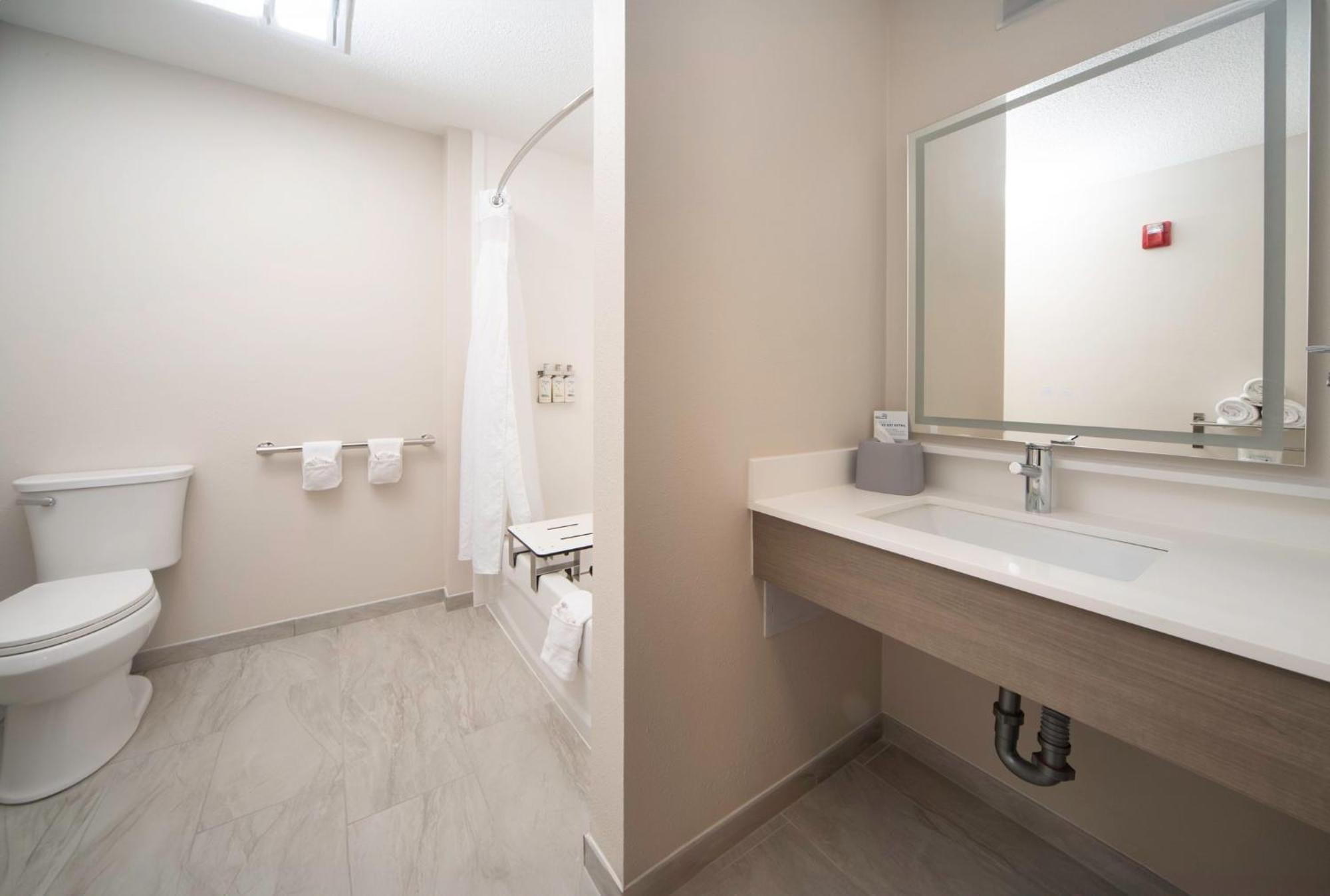 Holiday Inn Express & Suites Indianapolis - East By Ihg Екстериор снимка