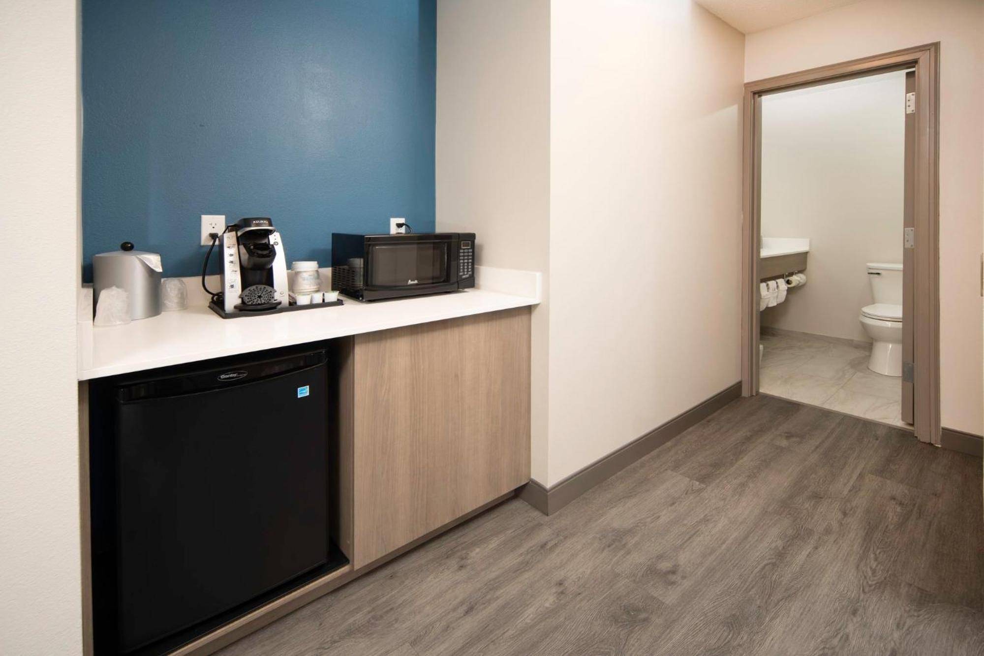 Holiday Inn Express & Suites Indianapolis - East By Ihg Екстериор снимка