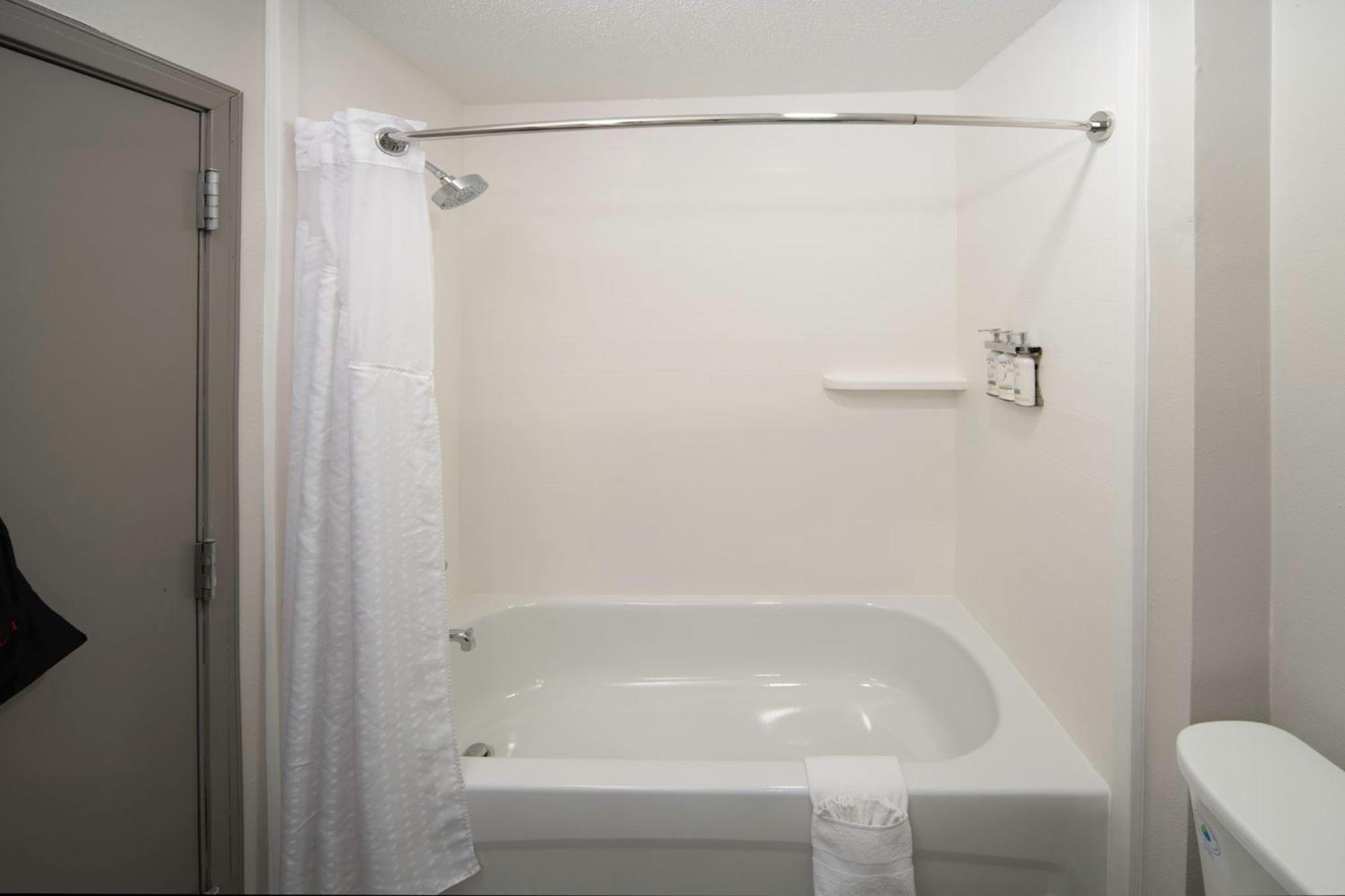 Holiday Inn Express & Suites Indianapolis - East By Ihg Екстериор снимка