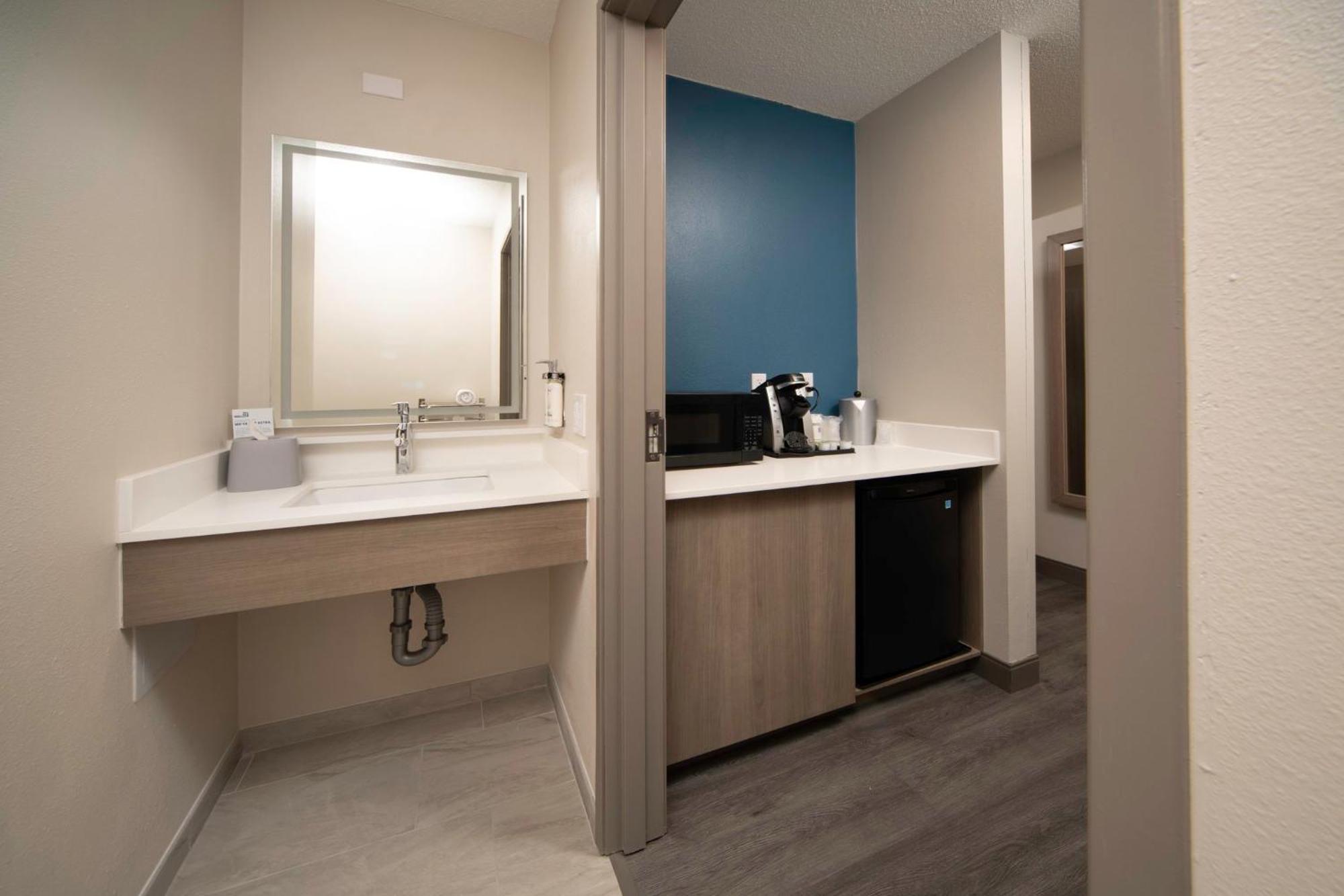 Holiday Inn Express & Suites Indianapolis - East By Ihg Екстериор снимка