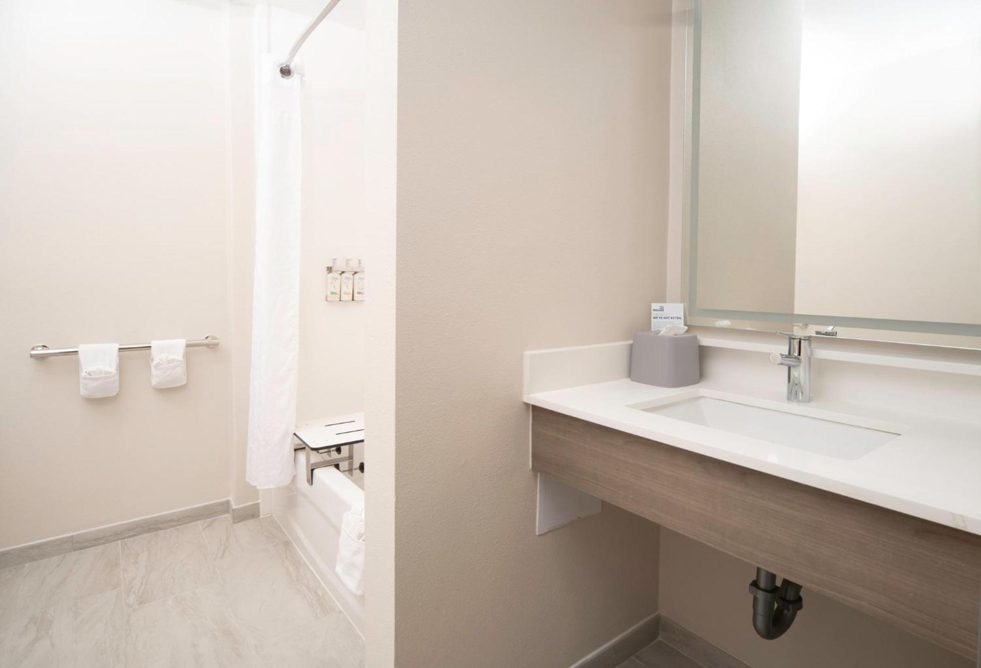 Holiday Inn Express & Suites Indianapolis - East By Ihg Екстериор снимка
