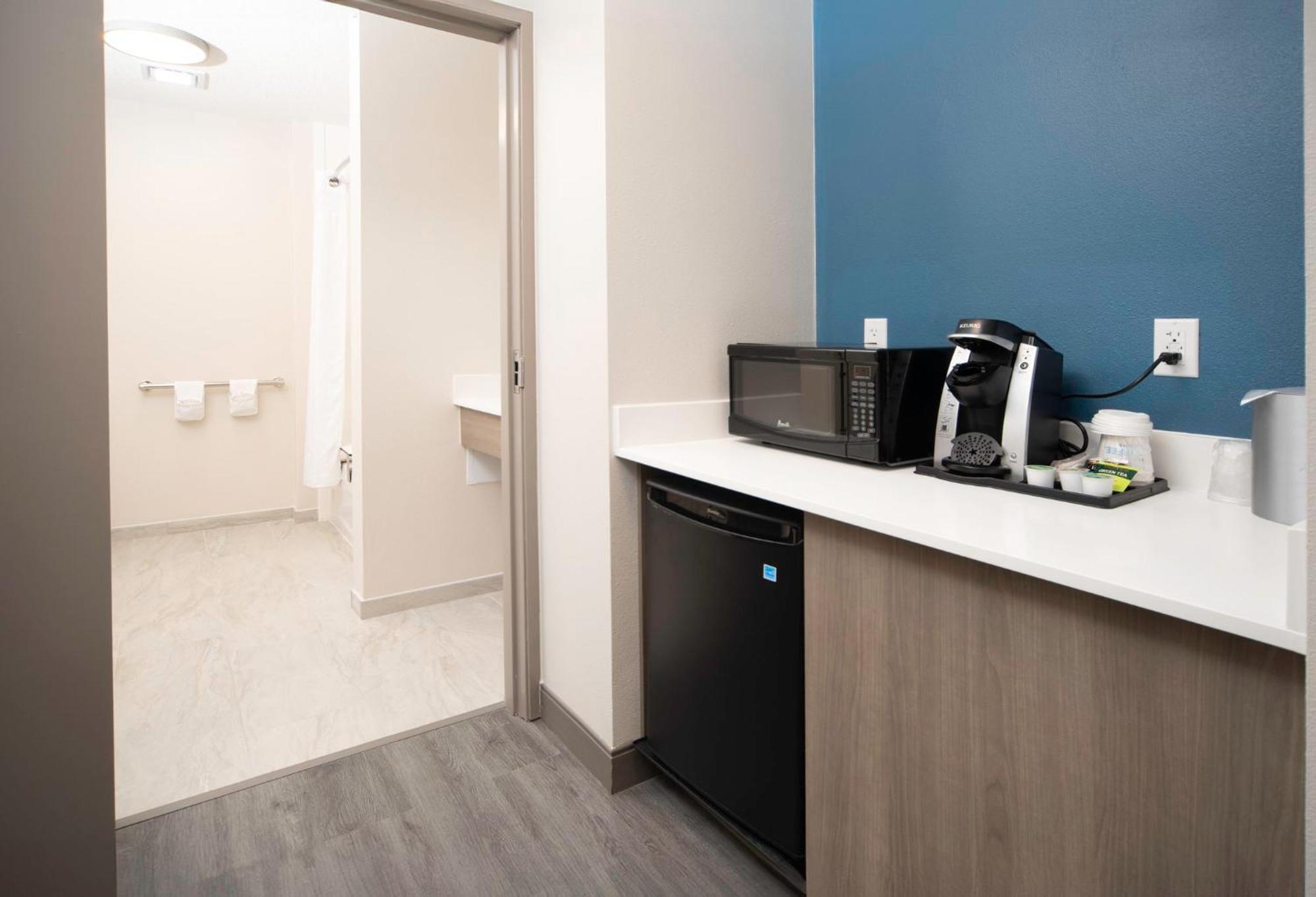 Holiday Inn Express & Suites Indianapolis - East By Ihg Екстериор снимка