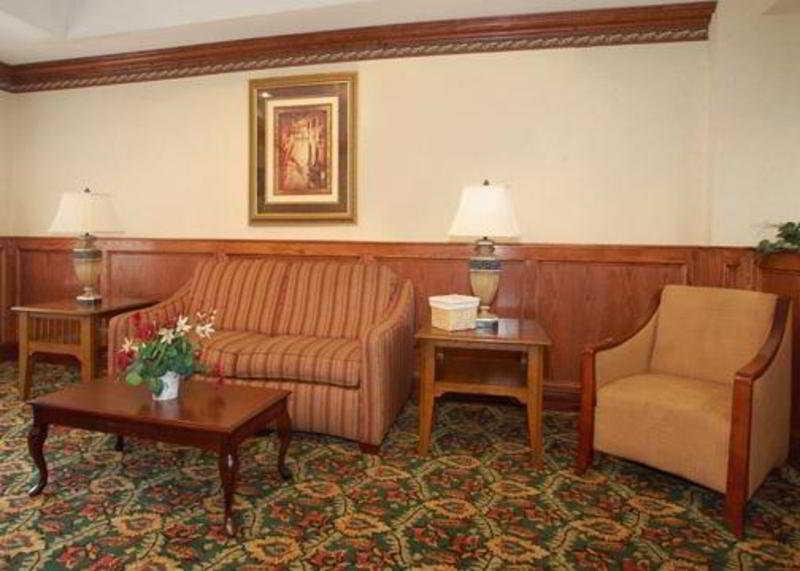 Holiday Inn Express & Suites Indianapolis - East By Ihg Екстериор снимка