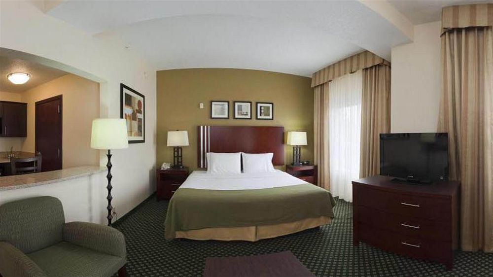Holiday Inn Express & Suites Indianapolis - East By Ihg Екстериор снимка