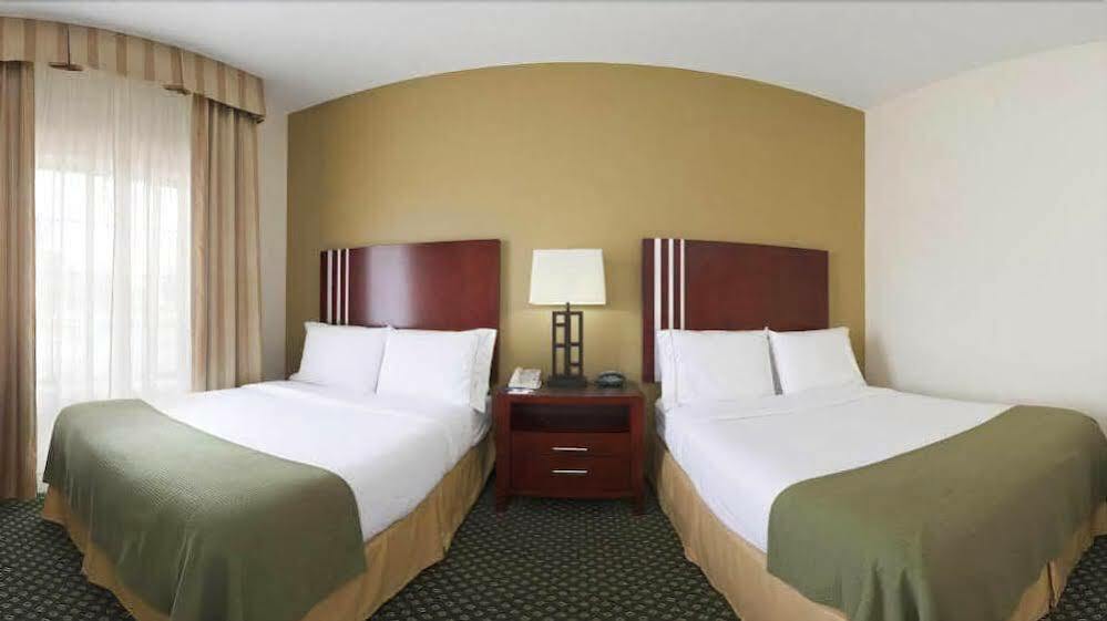 Holiday Inn Express & Suites Indianapolis - East By Ihg Екстериор снимка